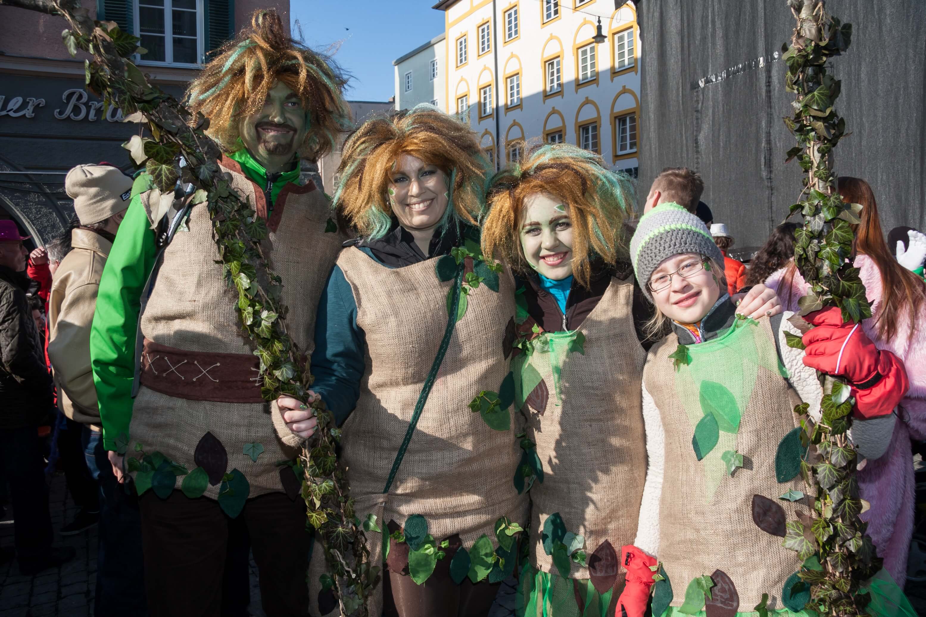 Faschingstreiben auf dem Max-Josefs-Platz in Rosenheim