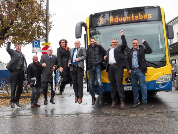 Projektpartner mit Adventsbus