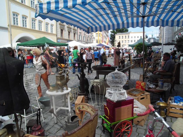 Antikes und Trödel-Schätze für Liebhaber nostalgischer Waren